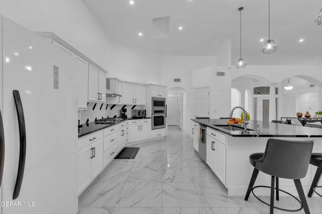 6337 FRANKLIN RED Drive, El Paso, TX 79912