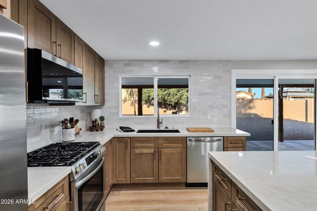 14237 N 38TH Place, Phoenix, AZ 85032