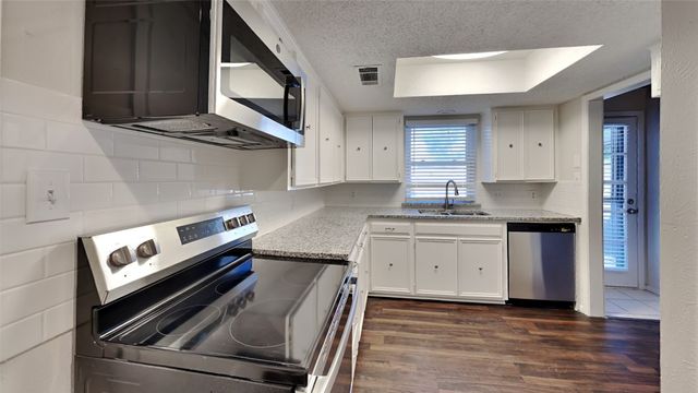 2214 Brigadoon Court, Arlington, TX 76013