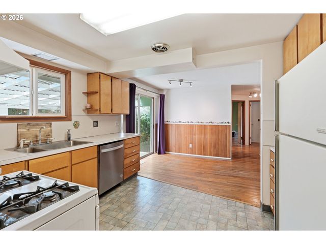 1321 Se 152ND Pl, Portland, OR 97233