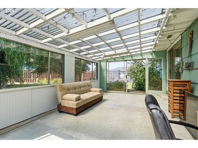 1321 Se 152ND Pl, Portland, OR 97233