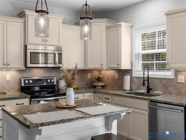17007 Glensford Dr, Chesterfield, VA 23120