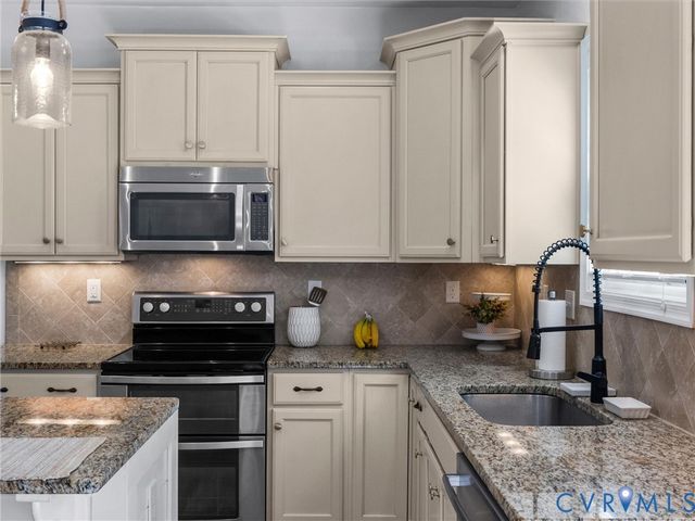 17007 Glensford Dr, Chesterfield, VA 23120
