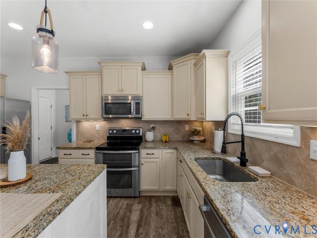 17007 Glensford Dr, Chesterfield, VA 23120