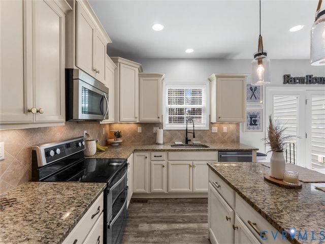 17007 Glensford Dr, Chesterfield, VA 23120