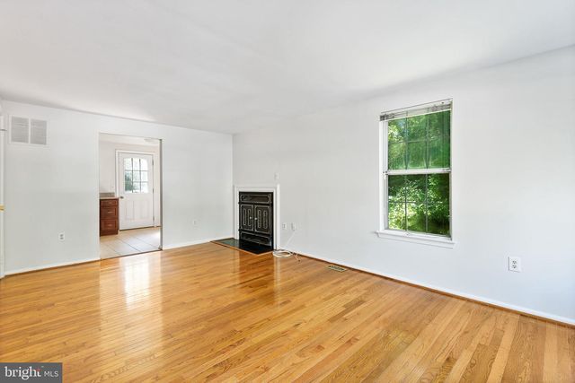 31 PALMER CT, Sterling, VA 20165