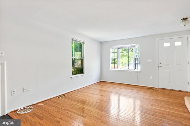 31 PALMER CT, Sterling, VA 20165