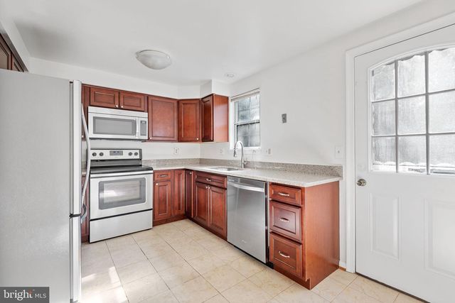 31 PALMER CT, Sterling, VA 20165