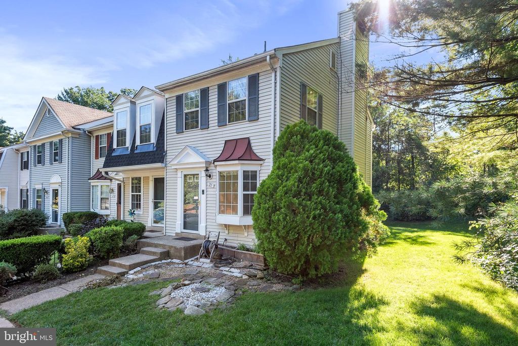 31 PALMER CT, Sterling, VA 20165