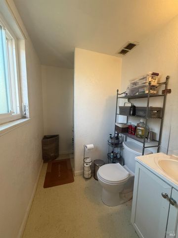 1724 Lockwood Dr, Ukiah, CA 95482