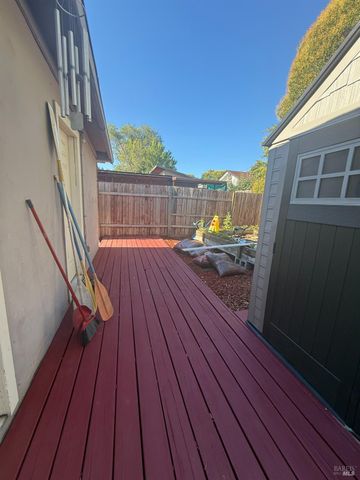 1724 Lockwood Dr, Ukiah, CA 95482