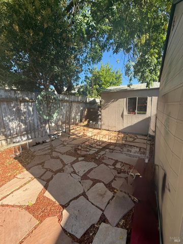 1724 Lockwood Dr, Ukiah, CA 95482