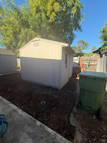 1724 Lockwood Dr, Ukiah, CA 95482