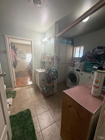 1724 Lockwood Dr, Ukiah, CA 95482