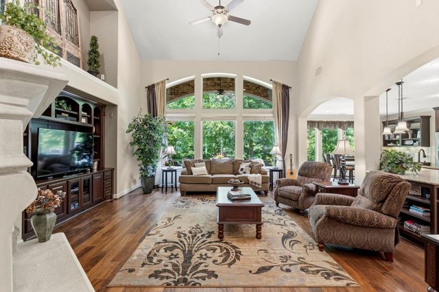 2097 Graystone Hills Drive, Conroe, TX 77304