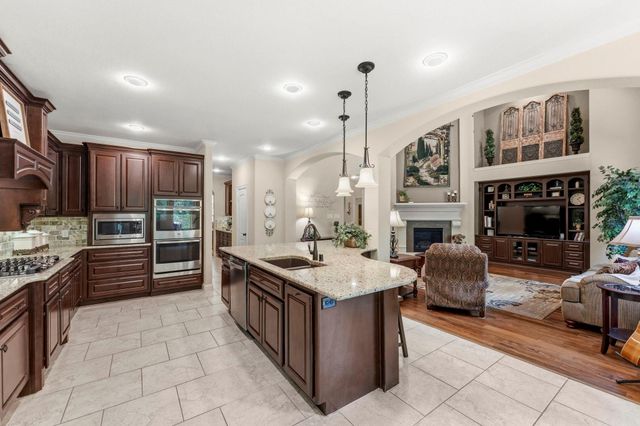 2097 Graystone Hills Drive, Conroe, TX 77304