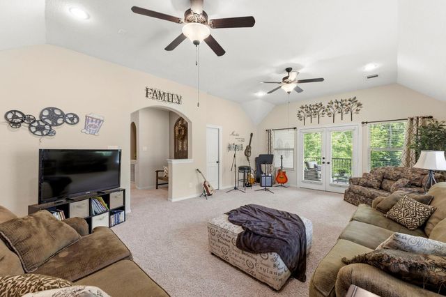 2097 Graystone Hills Drive, Conroe, TX 77304
