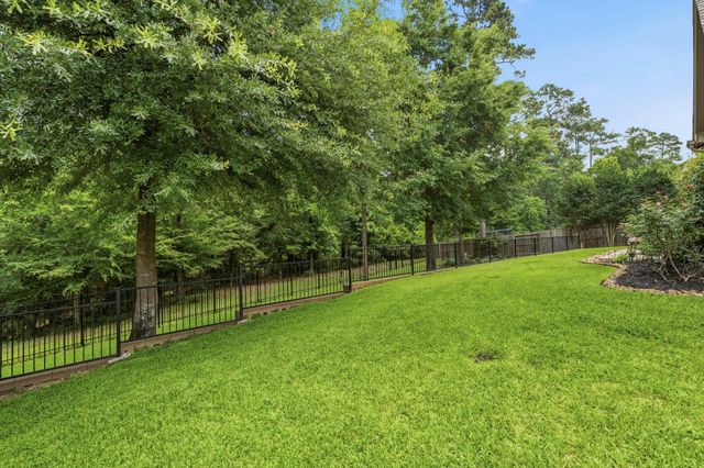 2097 Graystone Hills Drive, Conroe, TX 77304