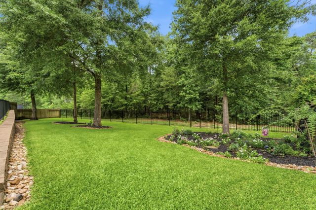 2097 Graystone Hills Drive, Conroe, TX 77304