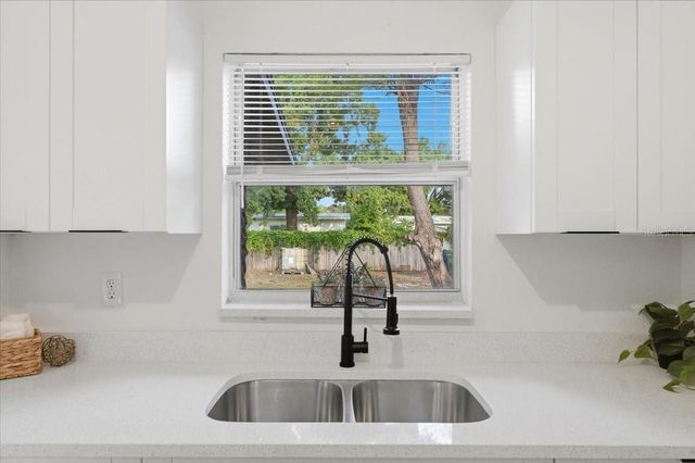 10930 N ASTER AVENUE, Tampa, FL 33612
