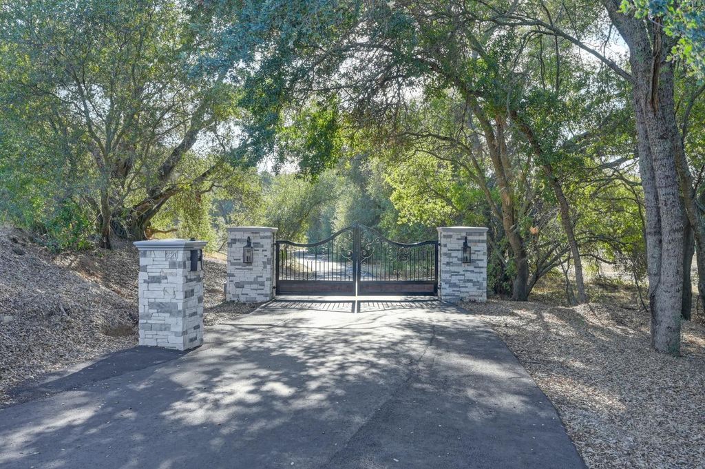 220 State Highway 16, Plymouth, CA 95669