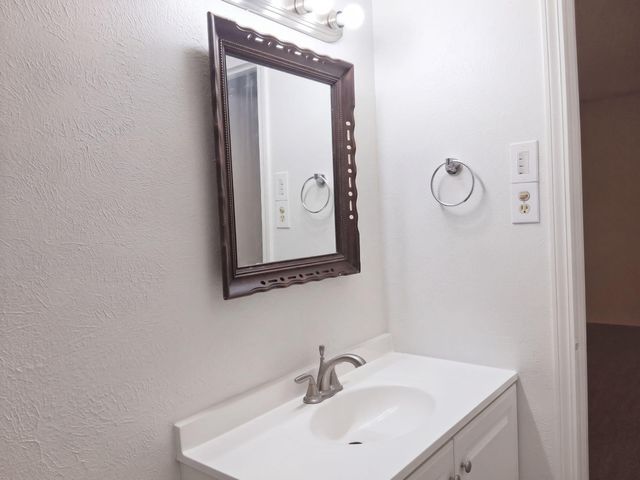 1817 Corte Eduardo Street SW, Albuquerque, NM 87105