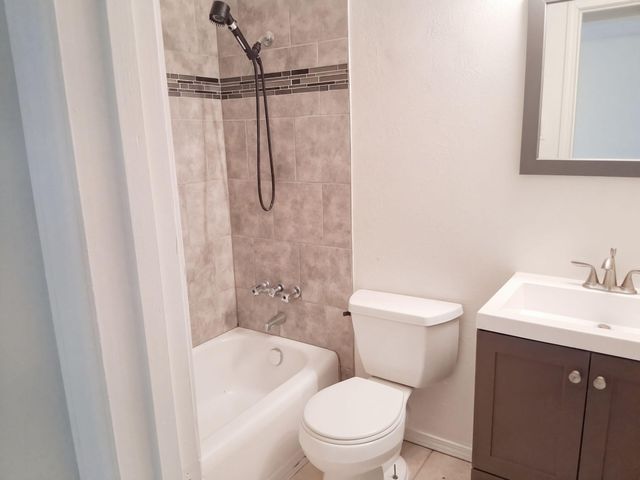 1817 Corte Eduardo Street SW, Albuquerque, NM 87105