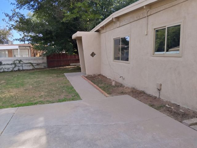1817 Corte Eduardo Street SW, Albuquerque, NM 87105