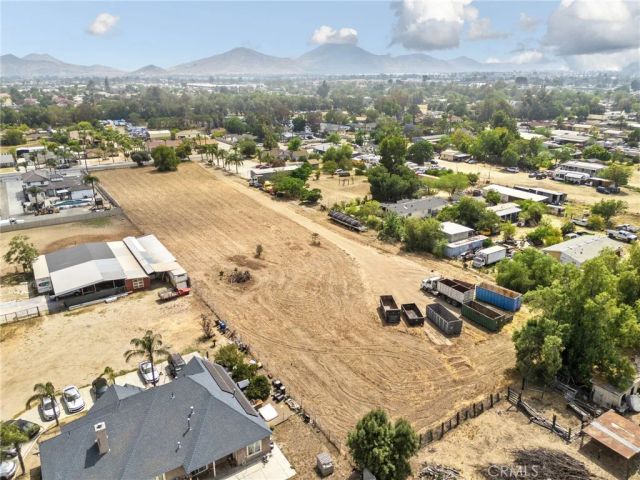 18438 Hawthorne, Bloomington, CA 92316
