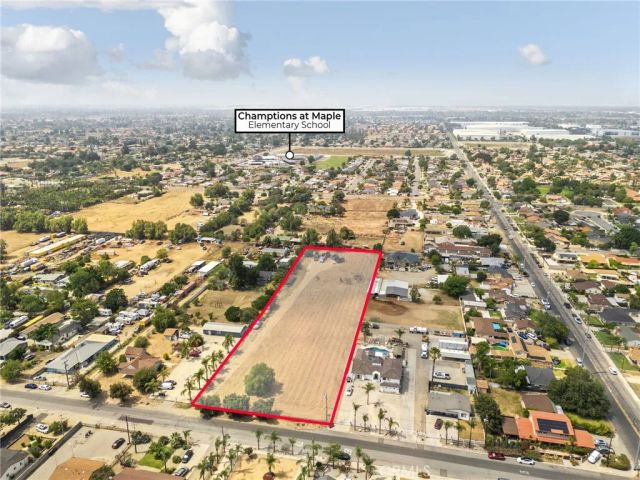 18438 Hawthorne, Bloomington, CA 92316