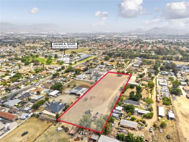 18438 Hawthorne, Bloomington, CA 92316
