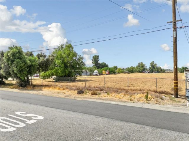 18438 Hawthorne, Bloomington, CA 92316