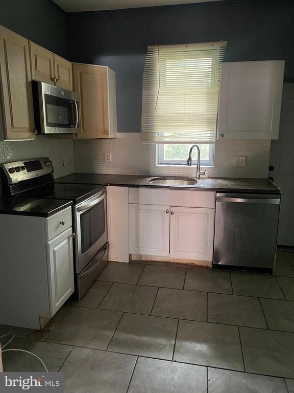 1817 N 28TH ST, PHILADELPHIA, PA 19121 — photo 4