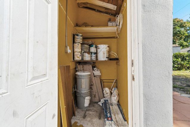 930 43rd Street, West Palm Beach, FL 33407