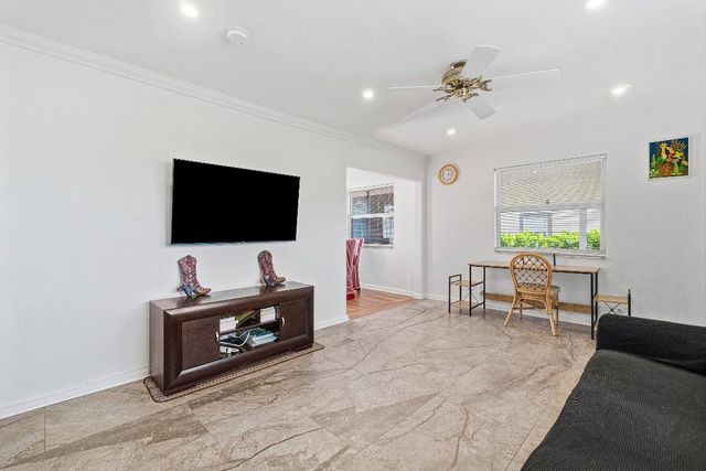 930 43rd Street, West Palm Beach, FL 33407