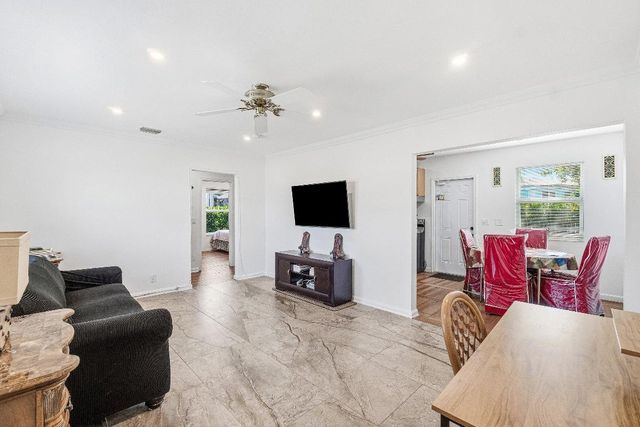 930 43rd Street, West Palm Beach, FL 33407