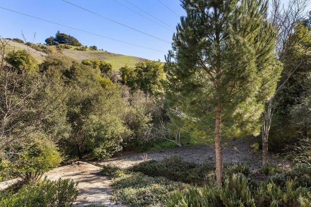 320 Corte Gabriel, Moraga, CA 94556