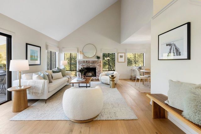 320 Corte Gabriel, Moraga, CA 94556