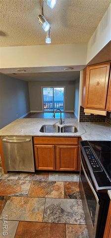 1460 Summergate Parkway J, St Peters, MO 63303