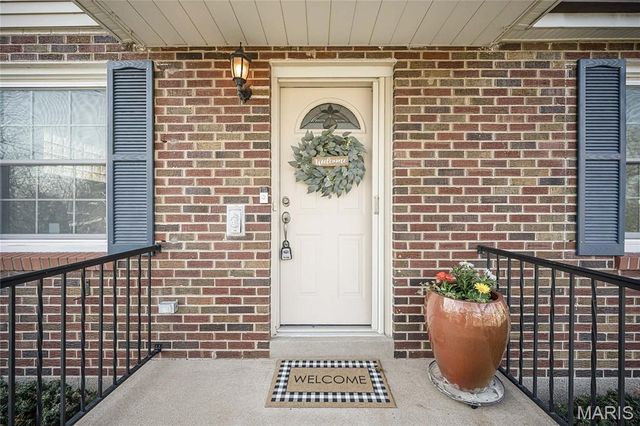 872 Queen Anne Place, Glendale, MO 63122