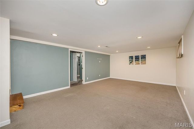 872 Queen Anne Place, Glendale, MO 63122