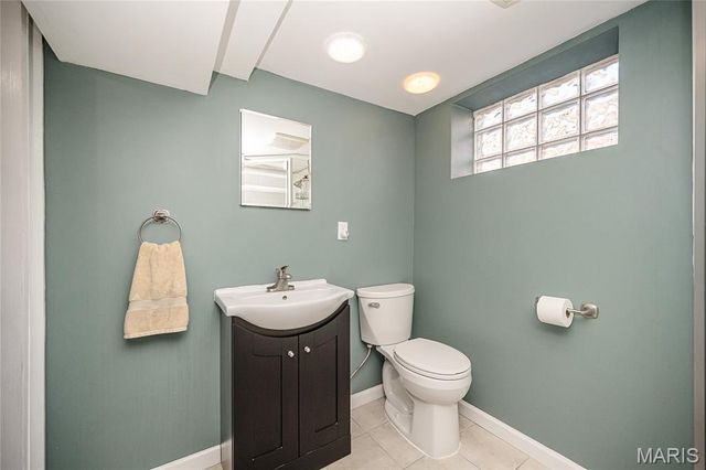 872 Queen Anne Place, Glendale, MO 63122