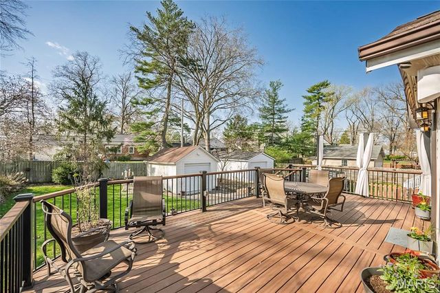 872 Queen Anne Place, Glendale, MO 63122