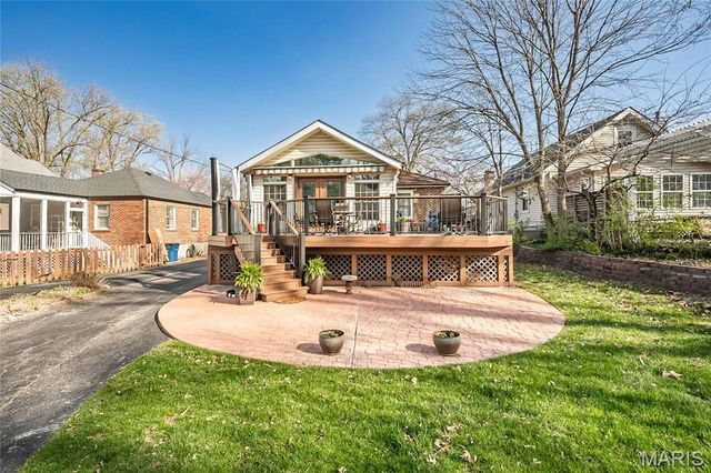 872 Queen Anne Place, Glendale, MO 63122