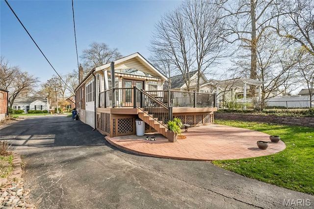 872 Queen Anne Place, Glendale, MO 63122