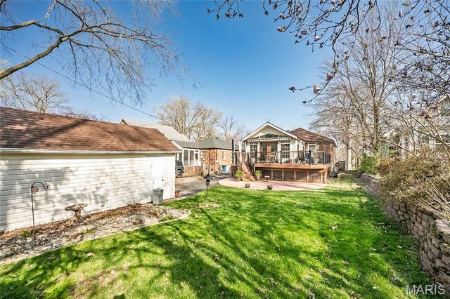 872 Queen Anne Place, Glendale, MO 63122