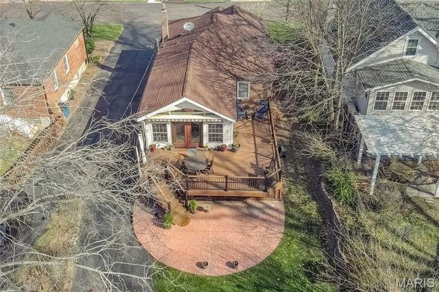 872 Queen Anne Place, Glendale, MO 63122