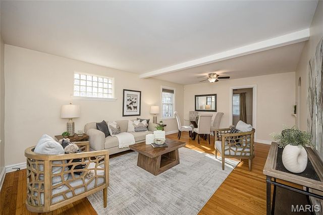 872 Queen Anne Place, Glendale, MO 63122