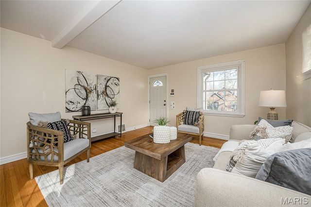 872 Queen Anne Place, Glendale, MO 63122