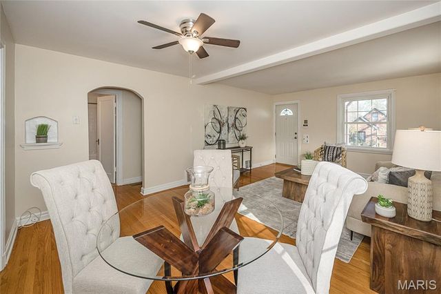 872 Queen Anne Place, Glendale, MO 63122